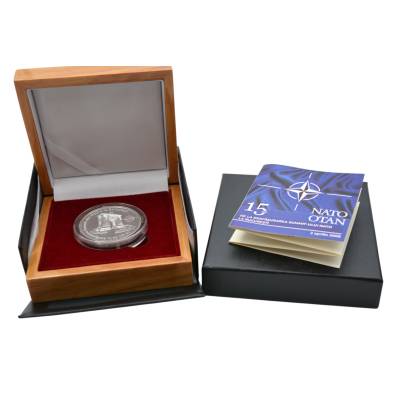 MONEDA COMEMORATIVA DIN ARGINT 1 UNCIE (OZ) EDITIE LIMITATA NATO 2008 PURITATE 999